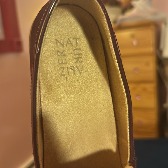 🍏 3 for $25 // Naturalizer 8W Burgundy Loafers - Picture 3 of 6